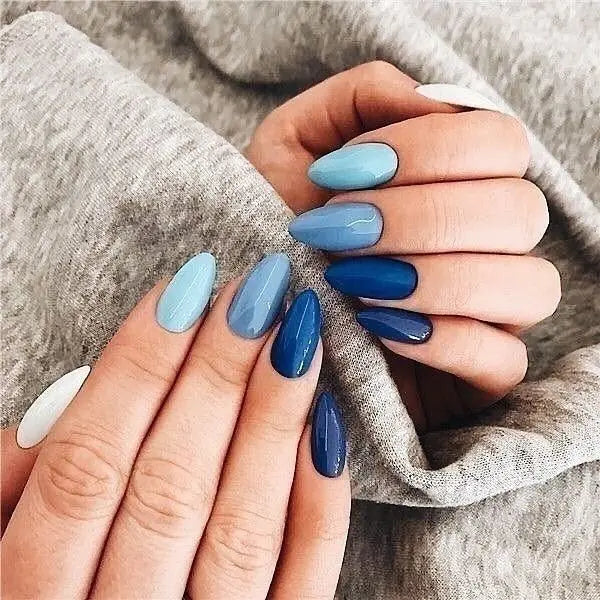 ⁦Gradient Different Shades Of Blue Nails